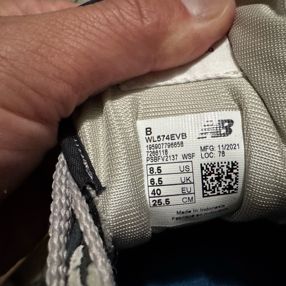 New Balance 574 - Picture 5 of 5